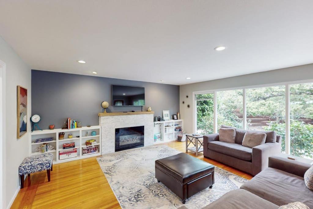 Junior College Neighborhood Association House | Jewell Dreams