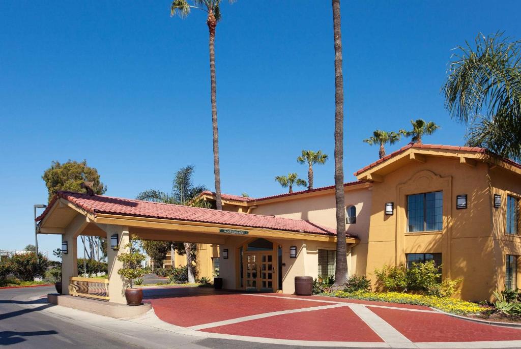 Costa Mesa Hotel | La Quinta Inn by Wyndham Costa Mesa Orange County