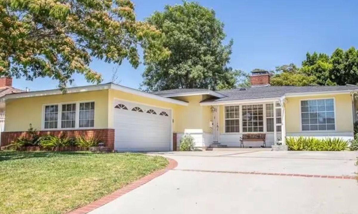 North Hills House | La Tranquil Escape: Secluded Los Angeles Oasis!