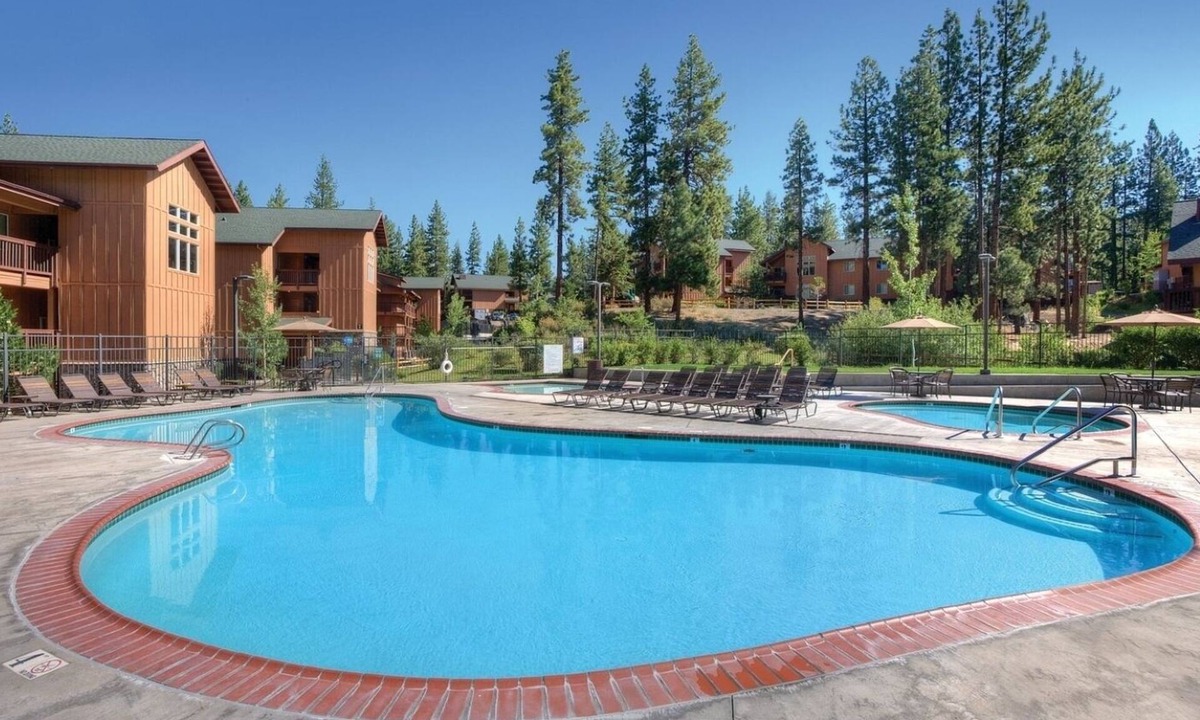 Elk Point Resort | Lake Tahoe | Comfortable Lake Retreat | Pool + Lake | 2BR Queen