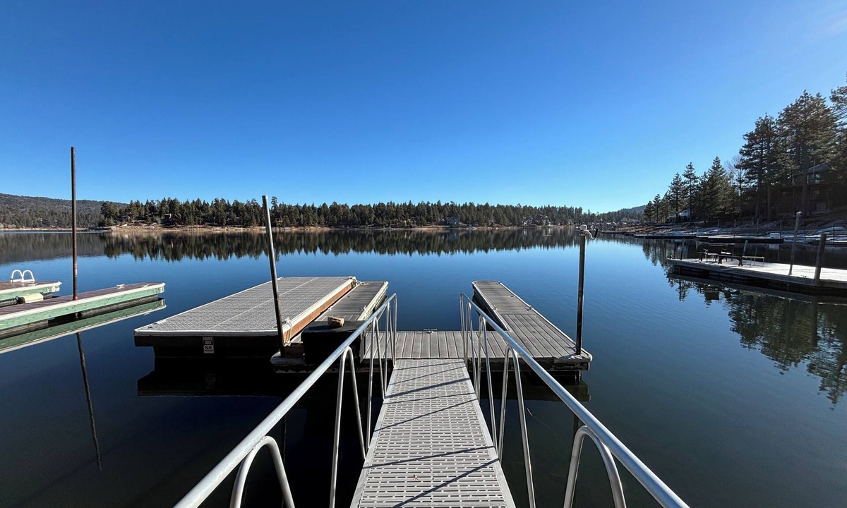 Boulder Bay Ski Chalet | Lakefront, Arcade, Hot Tub, Dock in Boulder Bay- Amazing Views