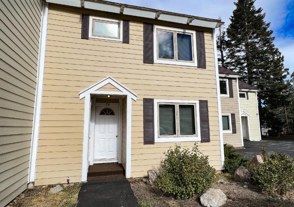 Mammoth Lakes Apartment | Lakeview Villas #28 condo