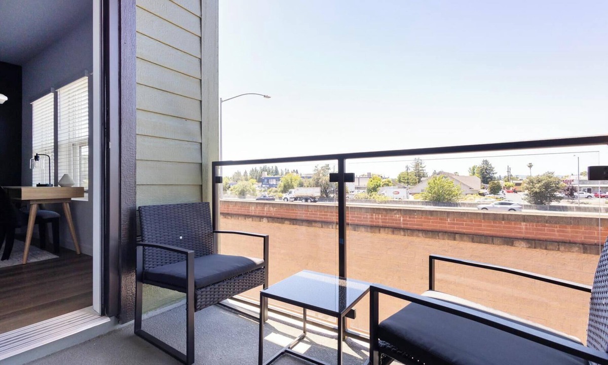 Santa Rosa Apartment | Landing | Spectacular 2BD, Gym, Courtyard