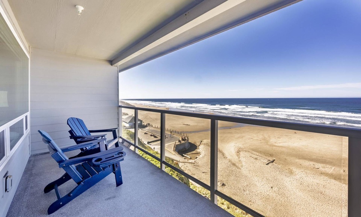 Newport Condo | Large Oceanfront Views 2 Kings Bed 2 Bath Lg Spa Tub Romantic Nye Beach Getaway