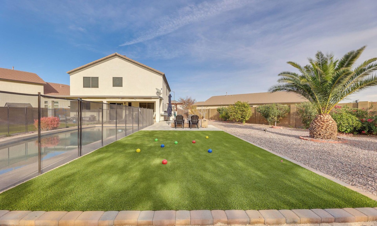 Coolidge House | Large Pool & Yard w/Bocce: Oasis in Coolidge!