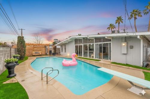Charleston Preservation House | Las Vegas Eichler, Pool, Cabana Bar, Fast WiFi