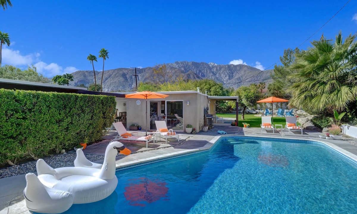 Racquet Club Estates House | Laurel Retreat - Classic Mid Century and Stunning Views