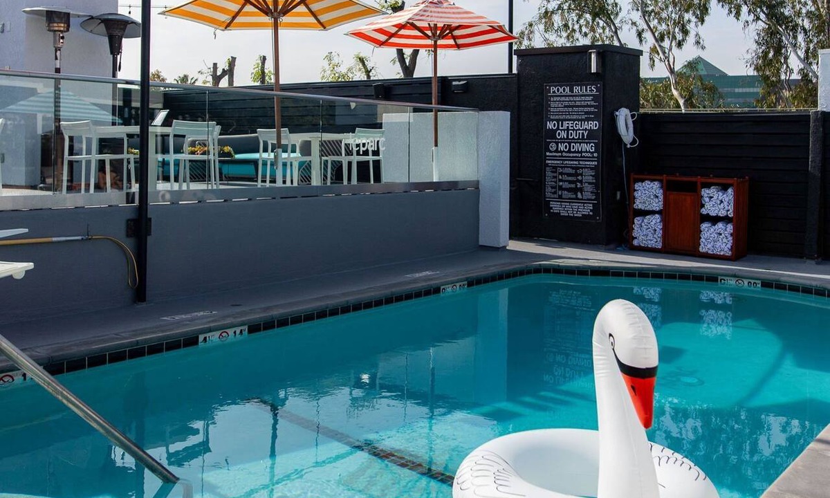 Tri-West Hotel | Le Parc at Melrose