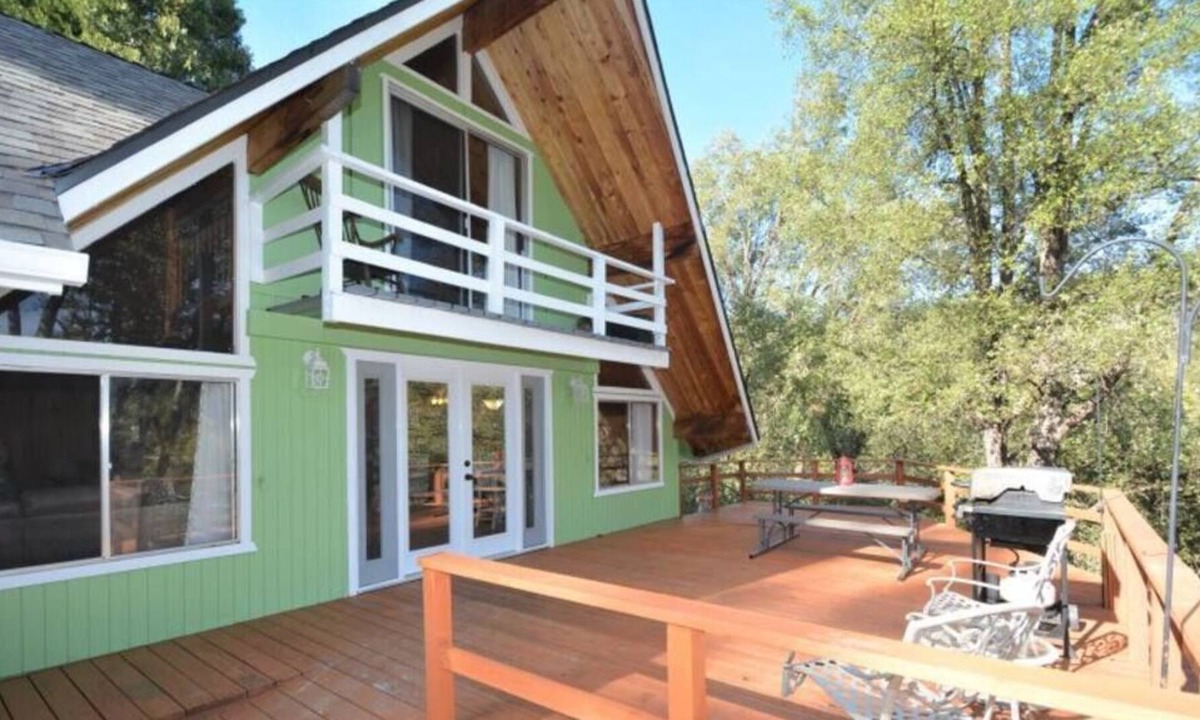 Bass Lake House | Ledge Cabin - Henningfeld