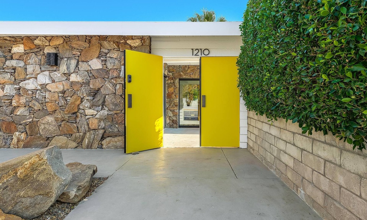 Palm Springs House | Lemon Splash! Movie Colony! Mid Mod! Pool! Spa! Firepit! Walk to Dntwn! Mt View!