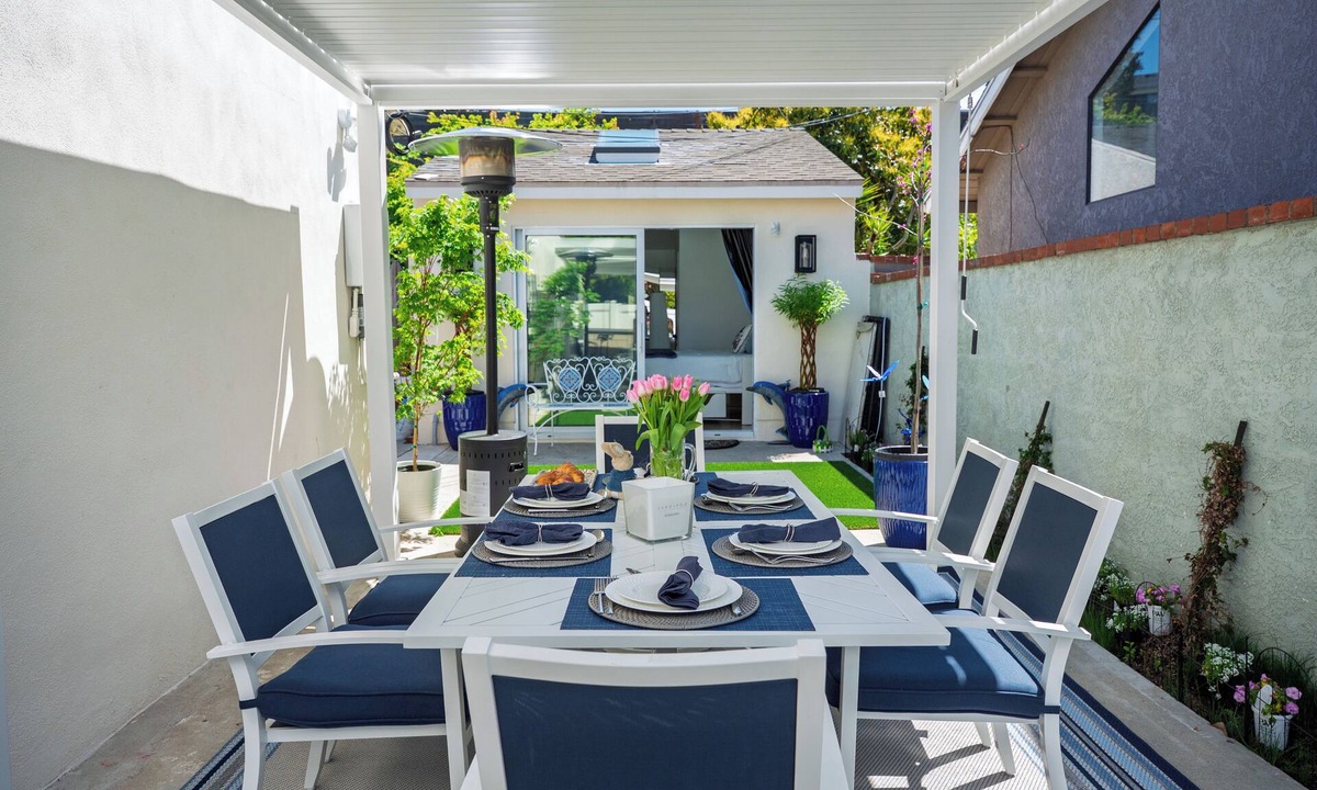 Seaside House | Light-filled spaces, coastal tones, and a relaxed beach atmosphere.