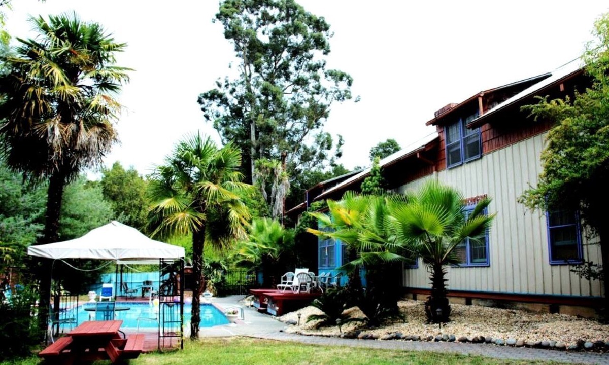 Geyserville Cottage | Lodge Room for 2-3 people
