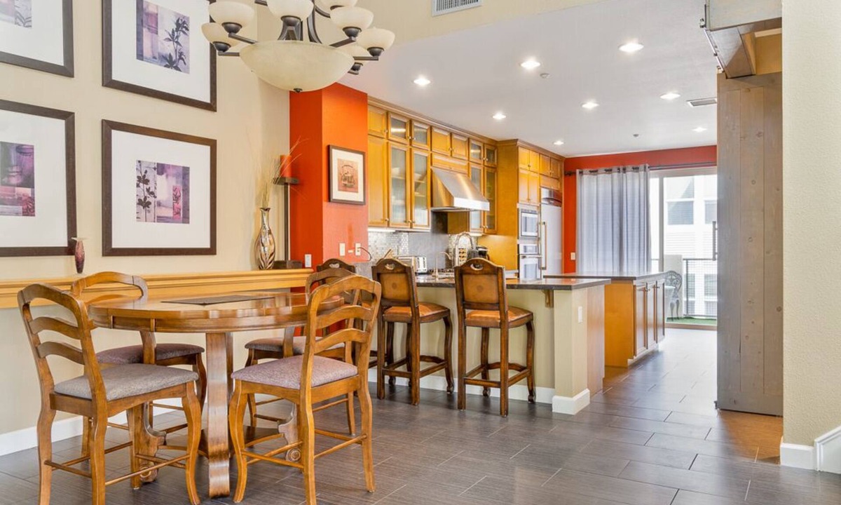 Aliso Viejo Apartment | LOFT21 - PREMIER GUEST ACCOMMODATIONS. JUST BRING YOUR SUITCASE AND A SMILE!