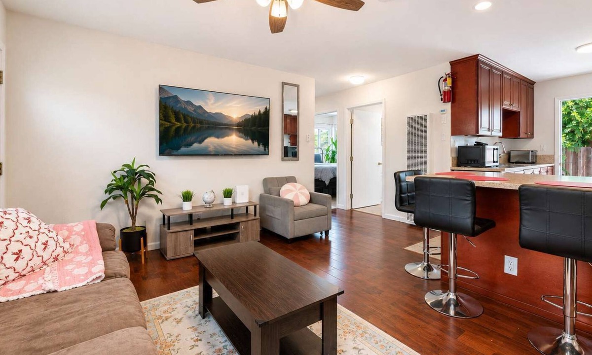 Harbor House | Long Beach 2BR - Near Beach, Driveway Parking