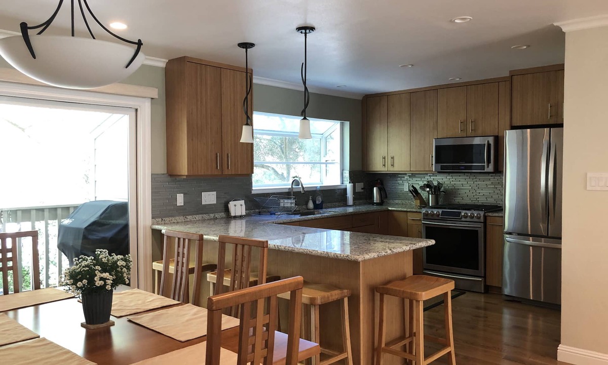 Rheem Valley Manor House | Lovely 3-Bedroom Townhouse with Pool