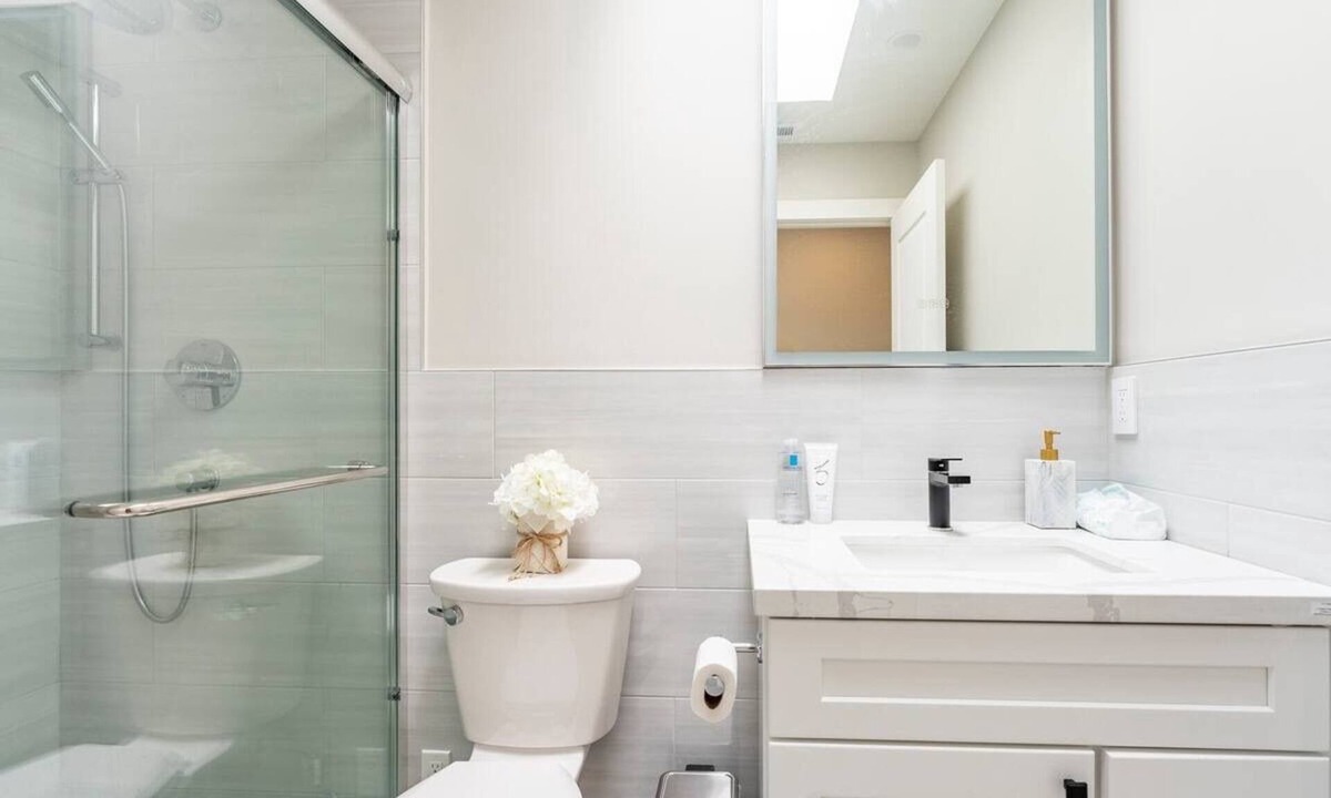 Southern Hills Apartment | Lux Entire 3 bedrooms & 2 bathrooms apartment near SF!