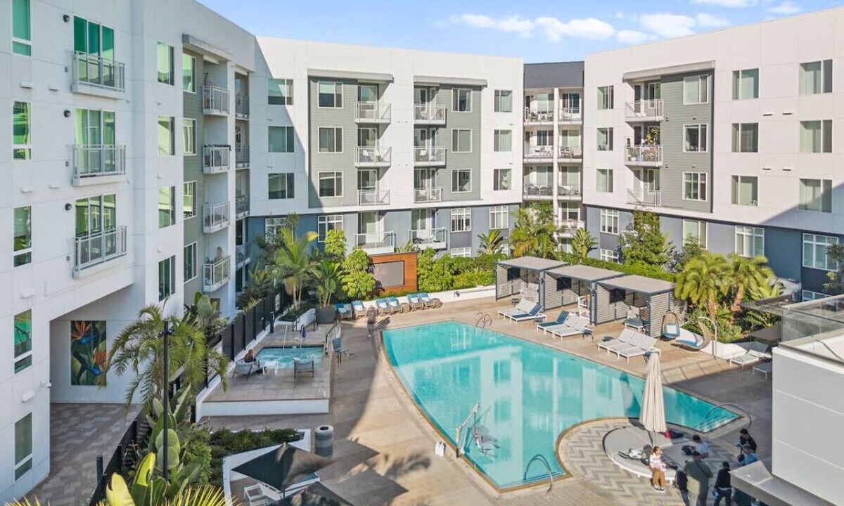 Kearny Mesa Apartment | Luxe Penthouse: King Beds, Pool, Spa, Gym, Parking