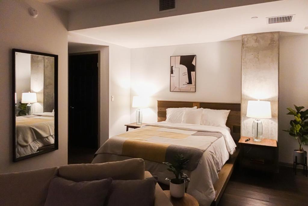 Hollywood Apartment | Luxurious Hollywood Dream