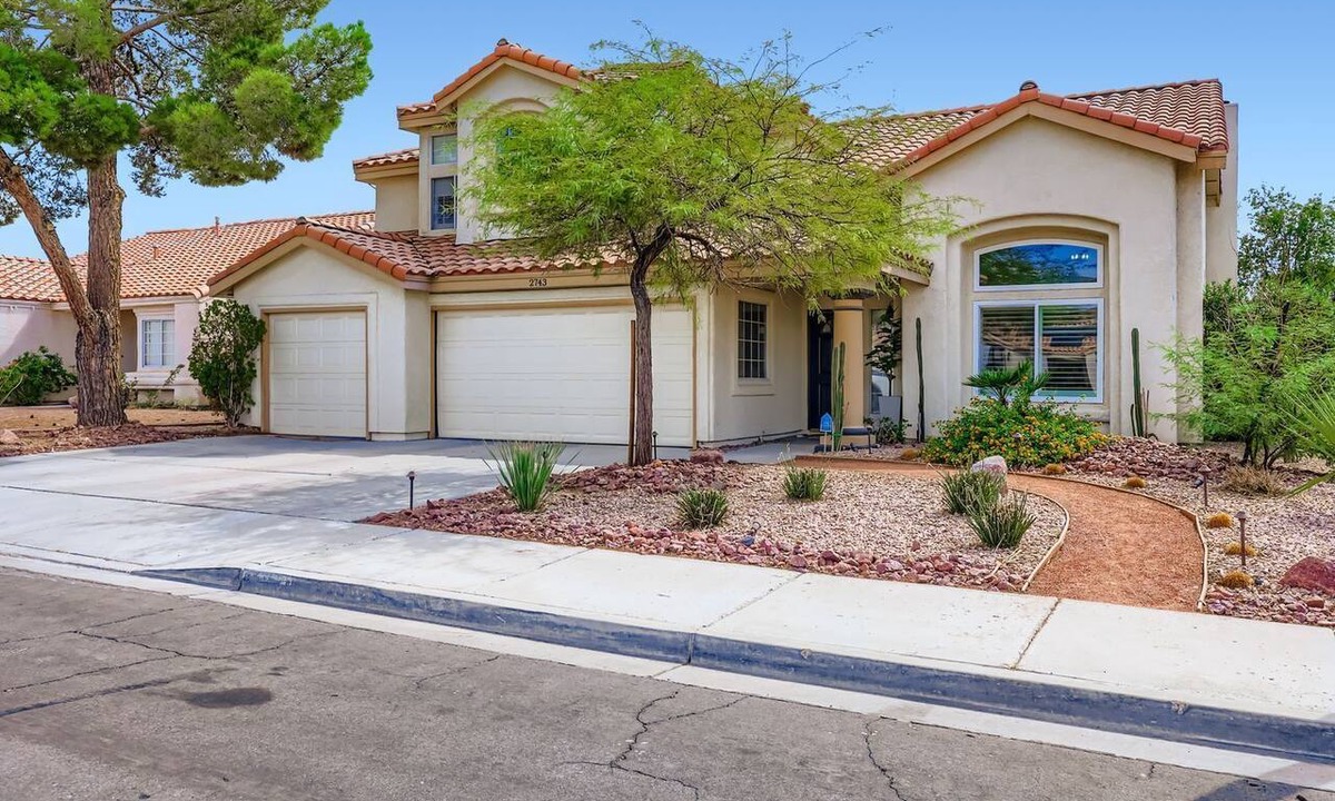 Green Valley North House | Luxury 4BR Executive Home with Private Pool,30+ Day Stays