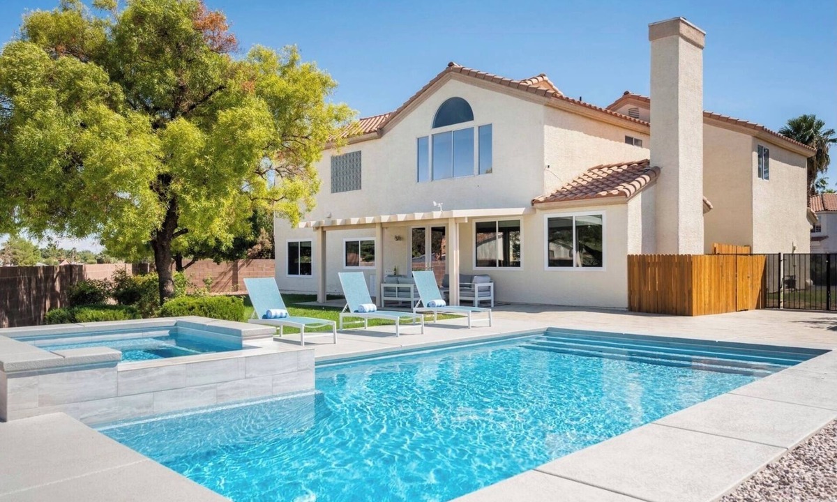 Paradise House | Luxury 5BR4BA House with Pool & Spa close to Vegas Strip