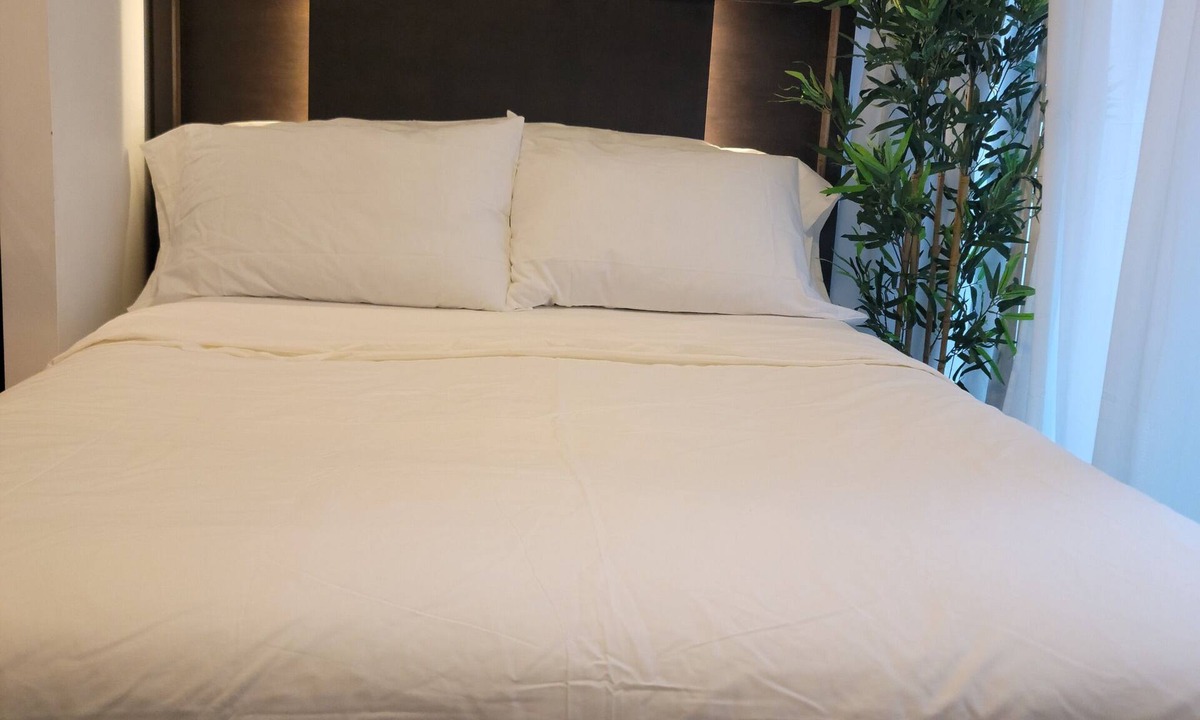 Toronto Entertainment District Condo | Luxury Condo in Financial District across CN Tower