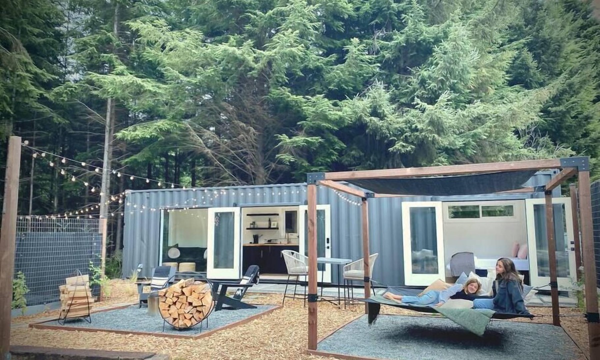 McKinleyville House | Luxury Container Under The Trees ~Soaking Tub~
