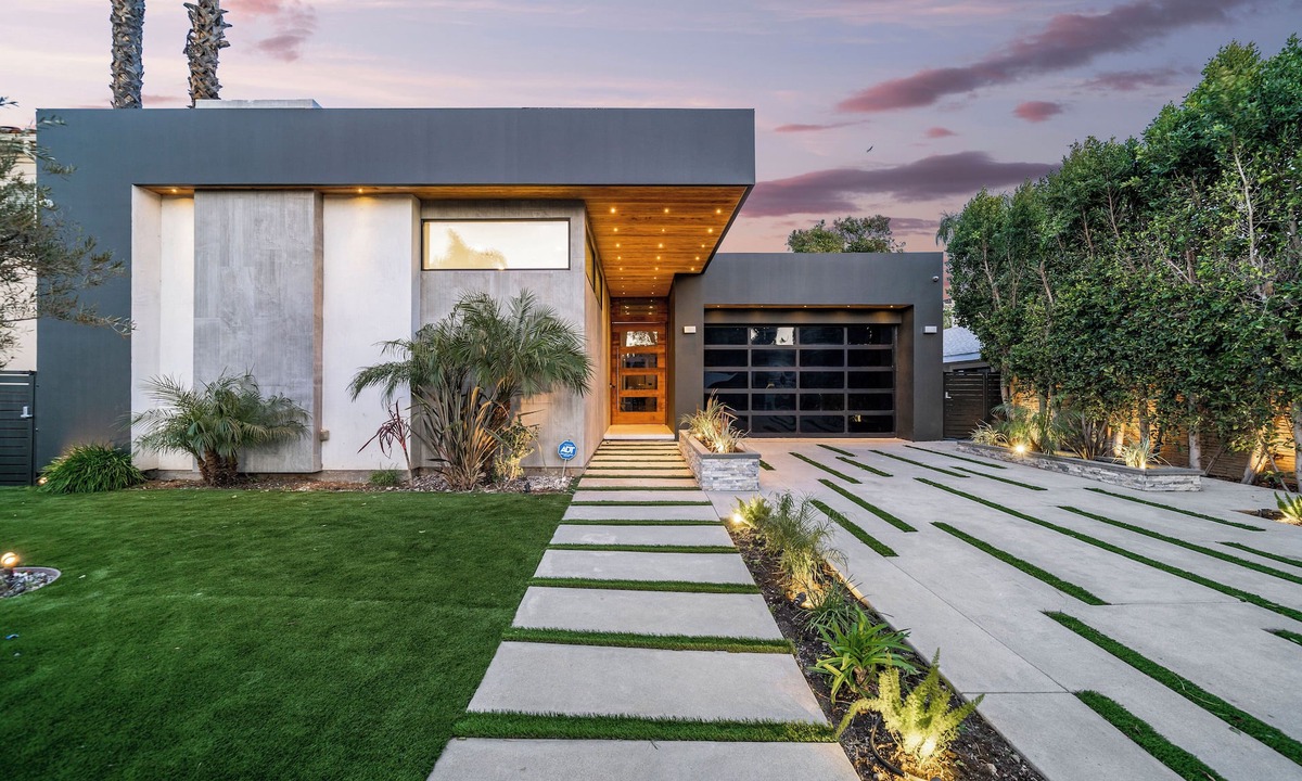Sherman Oaks Villa | Luxury Single Story Estate With Pool & Hot Tub Near Universal