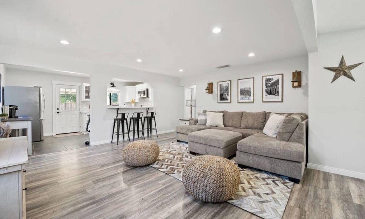 Newhall House | Magic Mountain 4 Bedroom 3 Bath Escape Modern Home