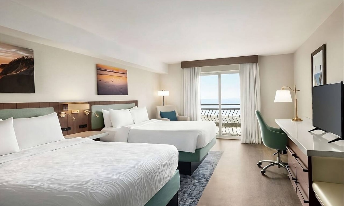 Carlsbad Hotel | Make Your Trip More Enjoyable! Outdoor Pool, Parking, Pets Allowed!