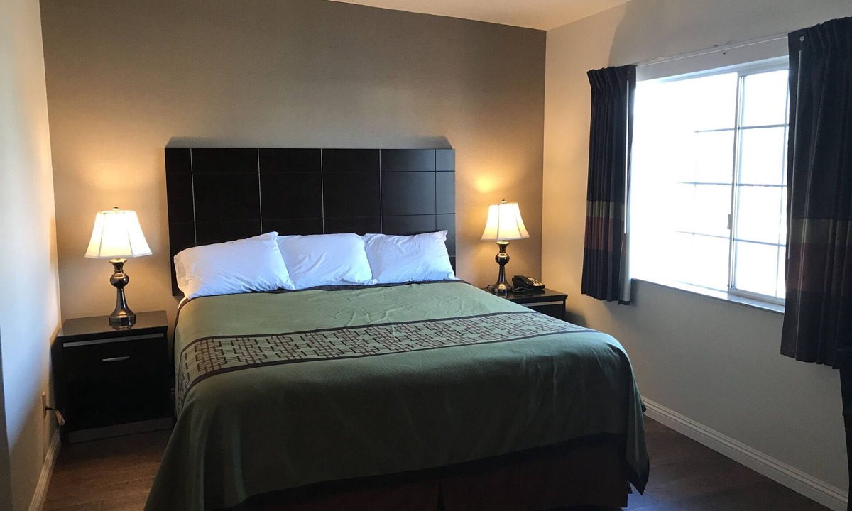 Tree Section Hotel | Manhattan Inn & Suites - LAX