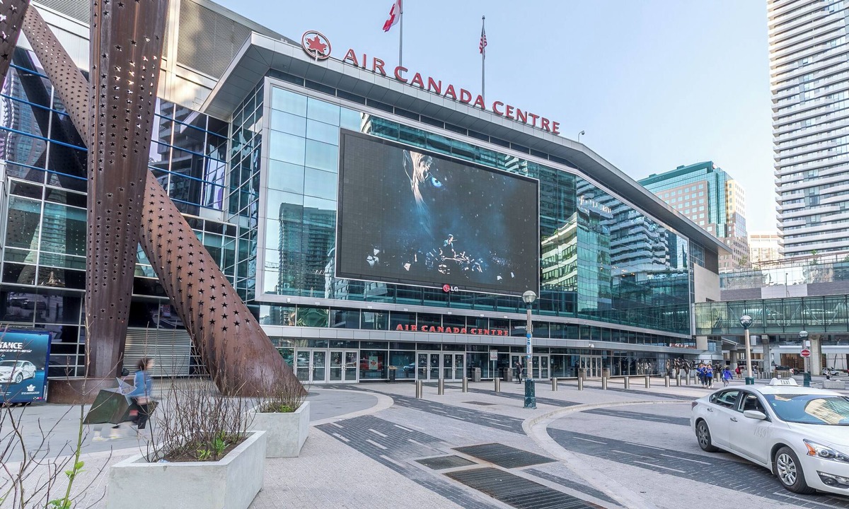 Downtown Toronto Apartment | Maple Leaf Square