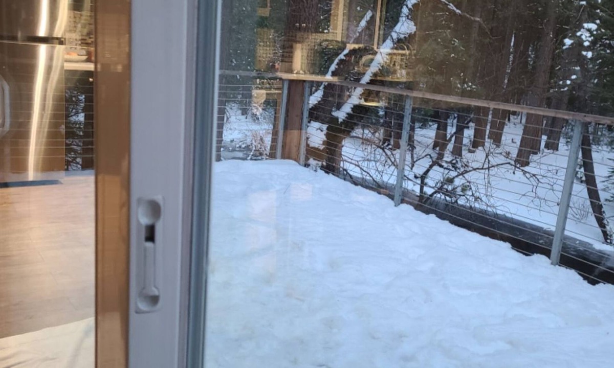 Kyburz Cabin | MARVELOUS RIVER FRONT MODERN CABIN 2200SF 4brs 2baths 8beds 40MINS FROM So TAHOE