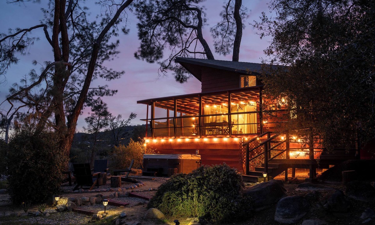 Wofford Heights Cabin | Mid Century Creekside Cabin with Hot Tub