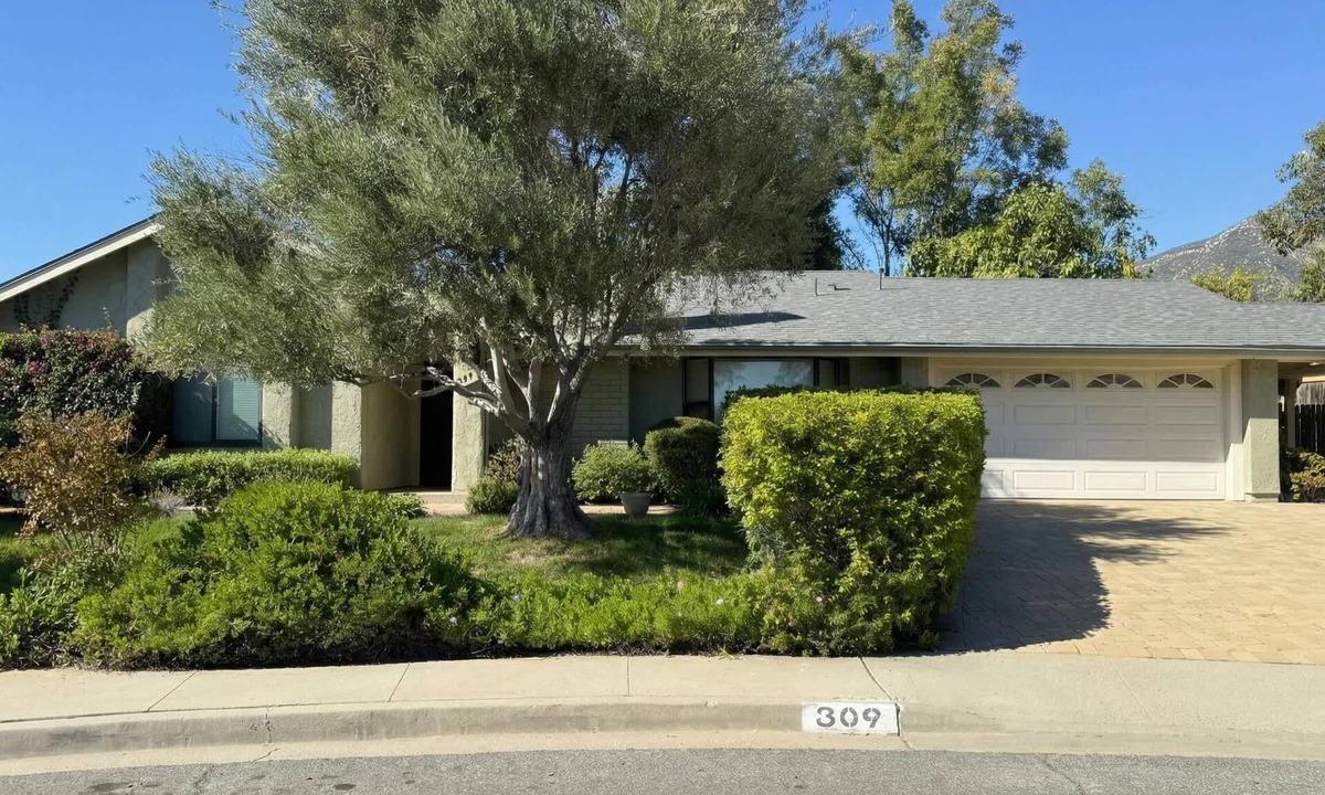 Ojai House | Mid-Century Escape. Hot Tub. Lush Garden. A/C. Bar