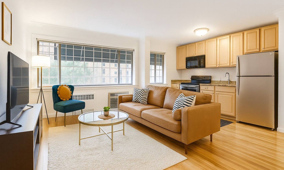 Hale Condo | MidMod 2bdrm with rooftop, walk to Rose Medical