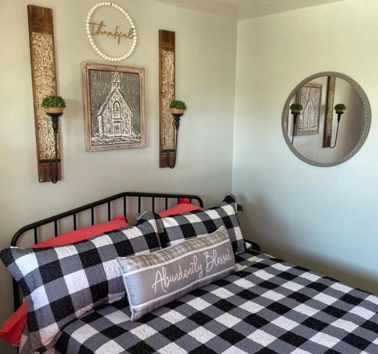 Fall River Mills Hotel | Millz Manor