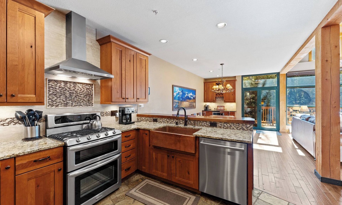 Keystone House | Mins from Resort Shuttle is this Townhome w/Beautiful Views from Private Deck