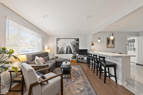 Lamar Heights Area House | Modern 4BR Retreat Private Yard - 10 Min to DEN