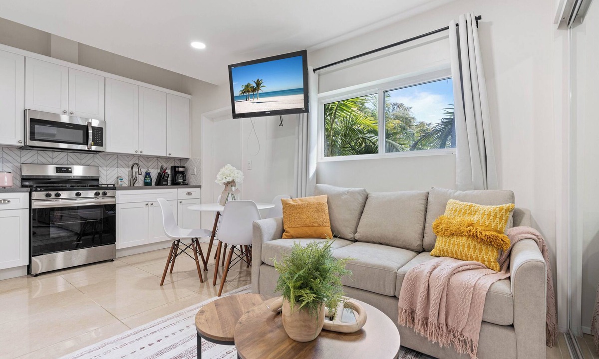 Harbor Gateway North House | Modern ADU in Gardena – Perfect for Relaxing Stays