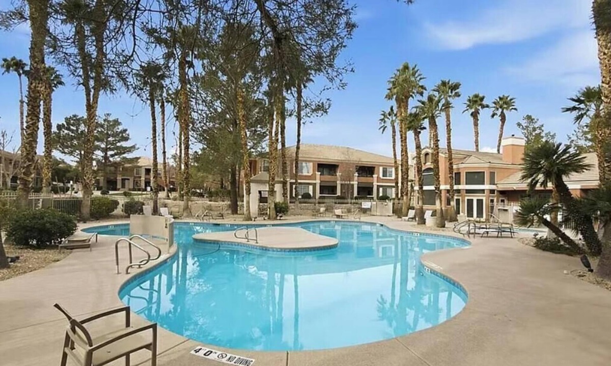 The Pueblo Condo | Modern Condo w separate office, two pools & gym