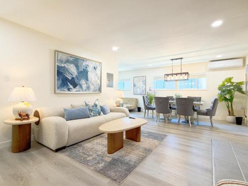 Harbor Villa | Modern Cozy Retreat 4BR 4BA Free Parking for4