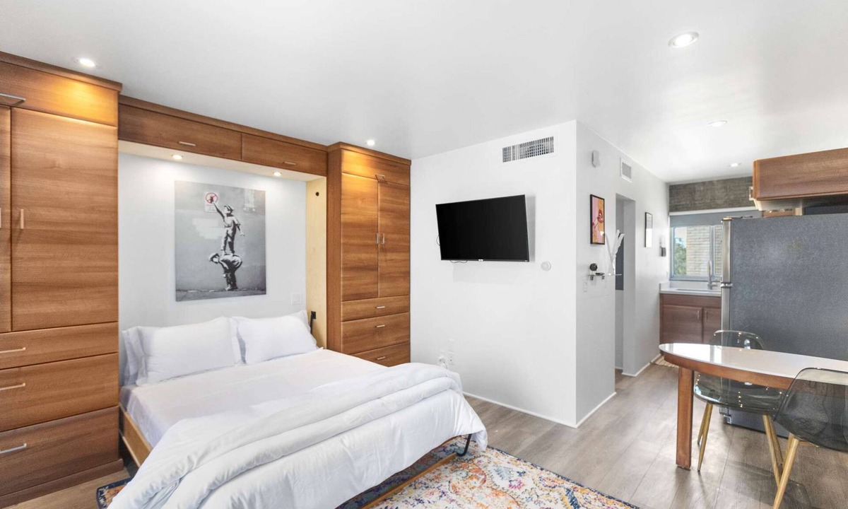 Roosevelt Condo | Modern Loft-Style Studio by DTPH – Poolside Access