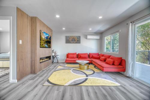 Groveland House | Modern Luxury Sierra Lodge | 3BR, 3BA | Hotel Vibe