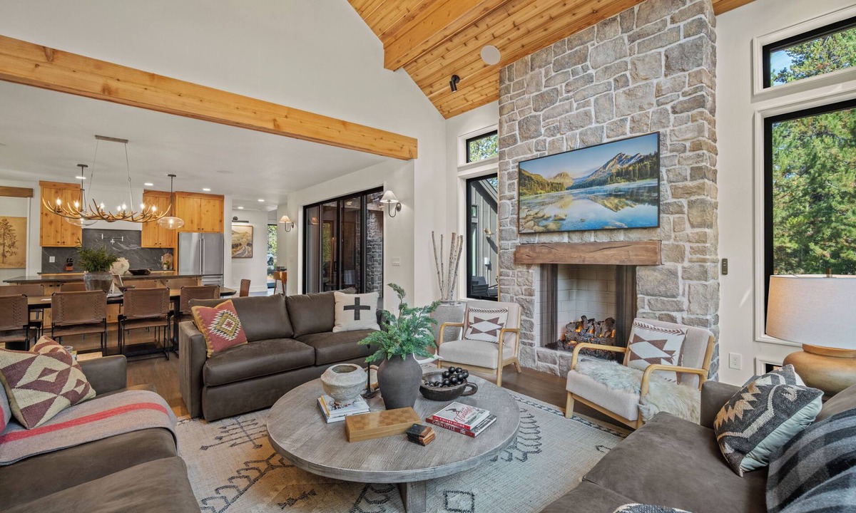 Deer Park House | Modern Sunriver Escape with Access to The Cove