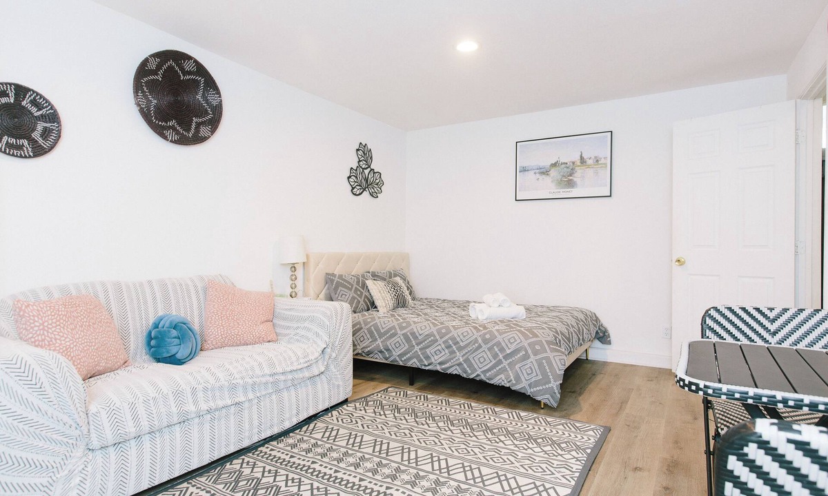 Walnut Valley Apartment | Monthly Stay! Modern and Private w Kitchenette