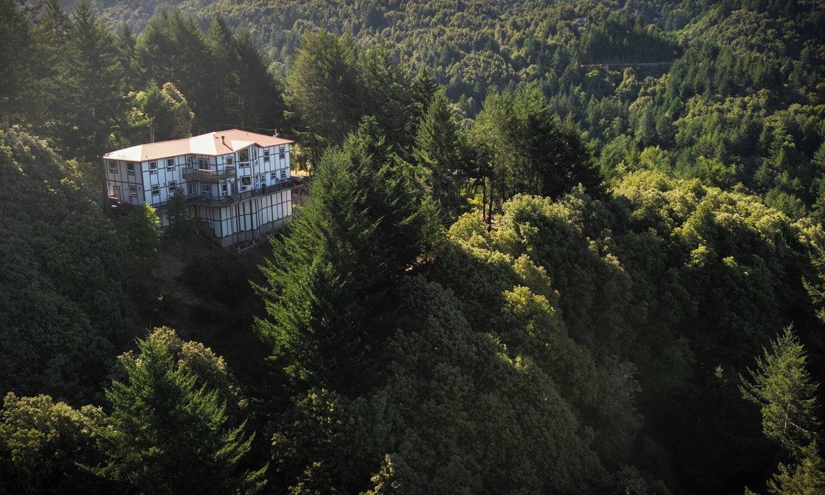 Shelter Cove House | Mountain Azure Shelter Cove - A Remote Private Coastal Escape