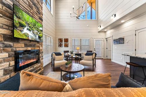 Almont House | Mountain Hush, Private Splash, Sleeps 12, Near Town