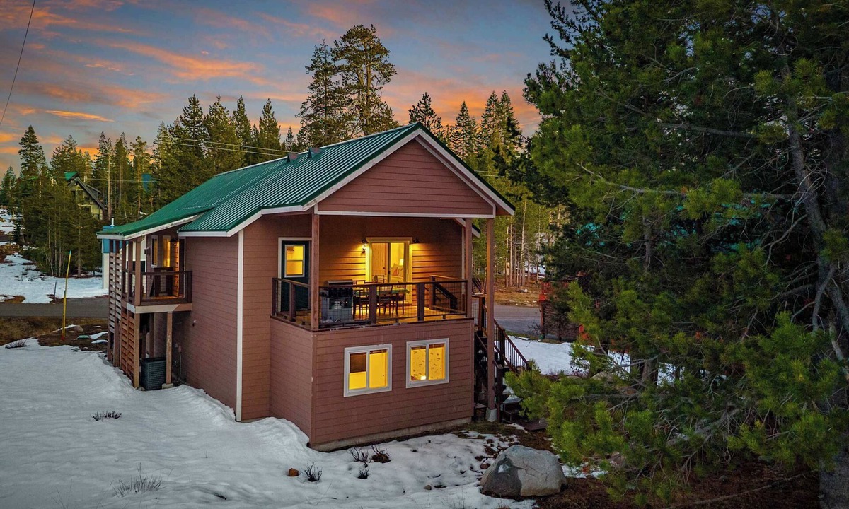 Serene Lakes House | Mountain Retreat | Canoe | Fireplace | Views