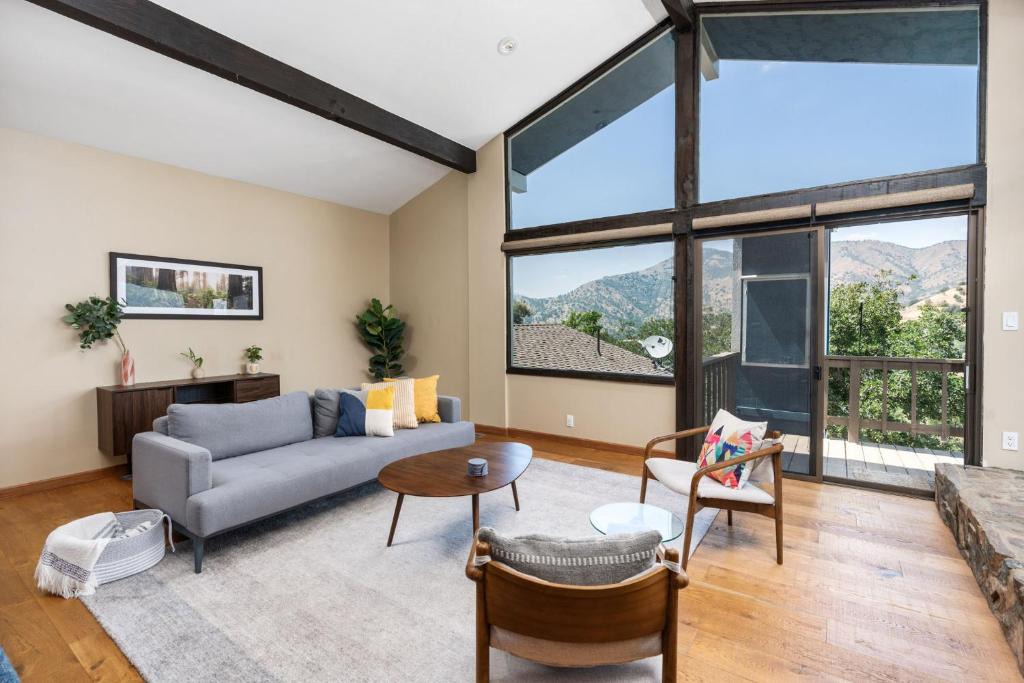 Three Rivers House | Mountain View, Hot Tub, Open Kitchen, 10m to Sequoia