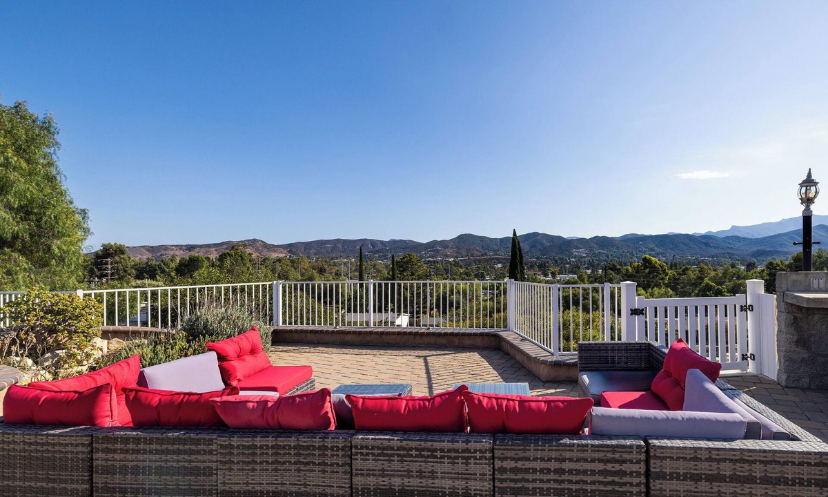 Thousand Oaks House | Mountain View Paradise 5-Bedroom House - Fire pit, Game room, BBQ, Stunning View